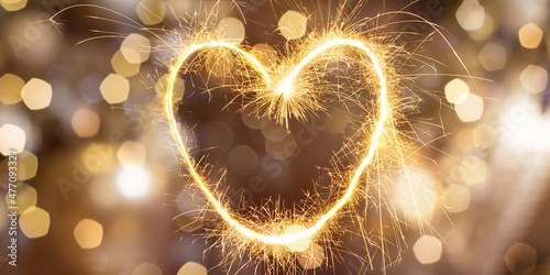Background with sparkling heart to Valentine's Day