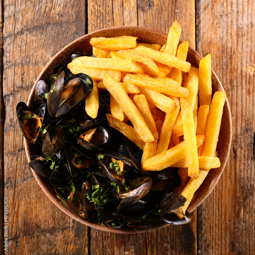 Fotografie, Obraz mussel and french fries- top view