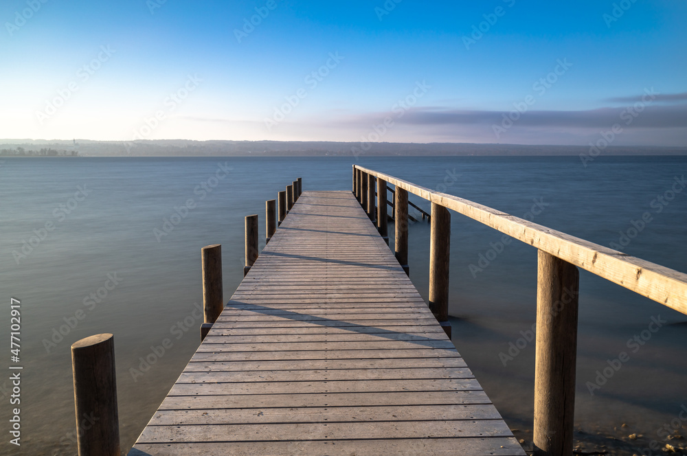 Nachmittag im Spätherbst am Ammersee in Bayern