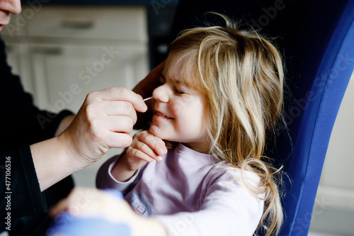 Billede på lærred Father making nasal home corona virus tast to little girl, preschool child