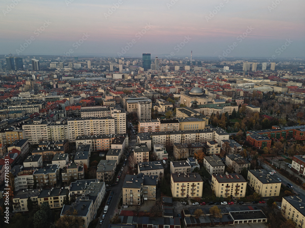 Obraz premium sunset above the skyline of katowice