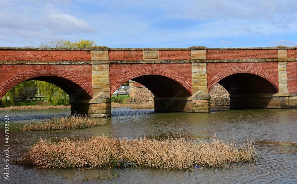 Fototapeta premium the historical convict-built red bridge over the elizabeth river on a sunny summer day at campbell town in tasmania, australia 