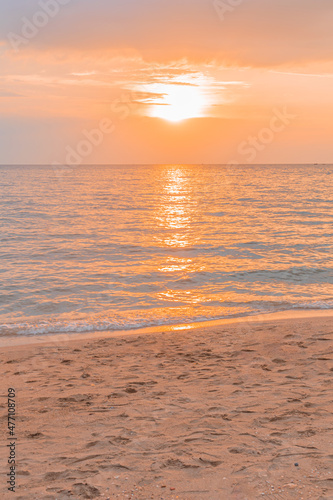 The sea in the evening sees the sun go down and shines on the river. There is a beach as a walkway. It can be used as a background image, suitable for work related to tourism