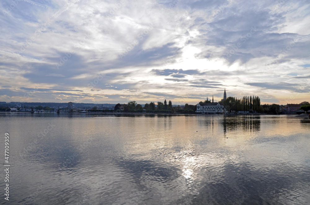 Konstanz am Bodensee, Blick zur Stadt abends