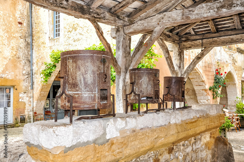 Fotografía Market hall with old sizes for grain