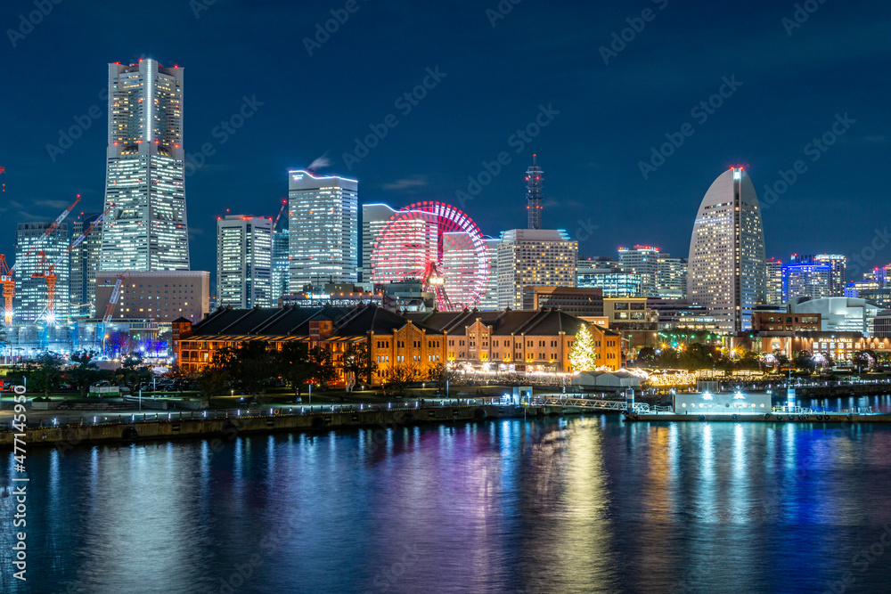 Naklejka premium 神奈川県横浜市大さん橋から見たみなとみらいの夜景