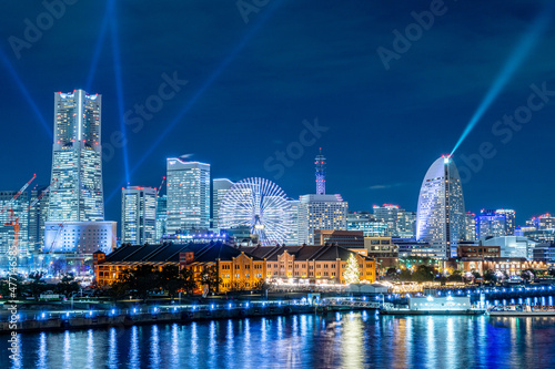 Wallpaper Mural 神奈川県横浜市大さん橋から見たみなとみらいの夜景 Torontodigital.ca