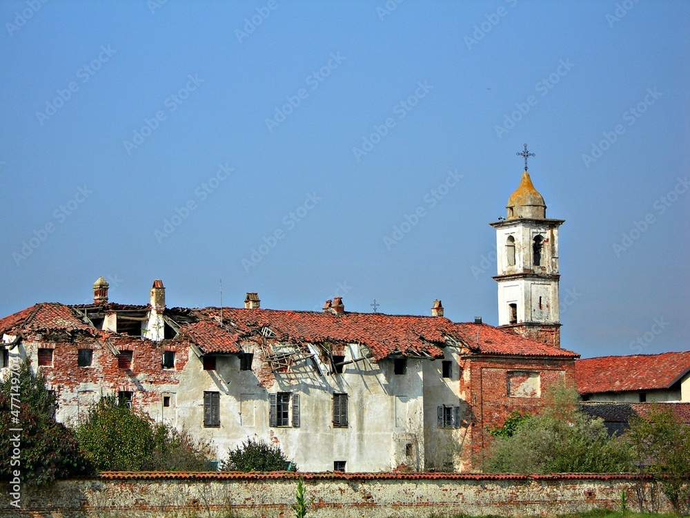 Italy, Piedmont: View of ruined church.