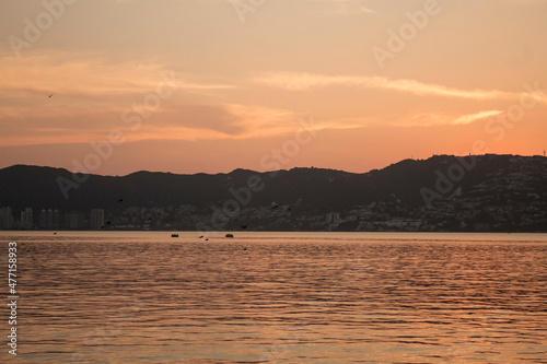 Amanecer en la bahia de Acapulco.
