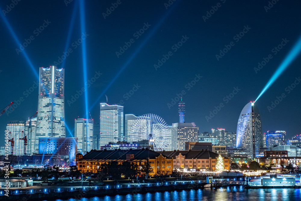 Fototapeta premium 神奈川県横浜市みなとみらいのビルが全館点灯した夜景