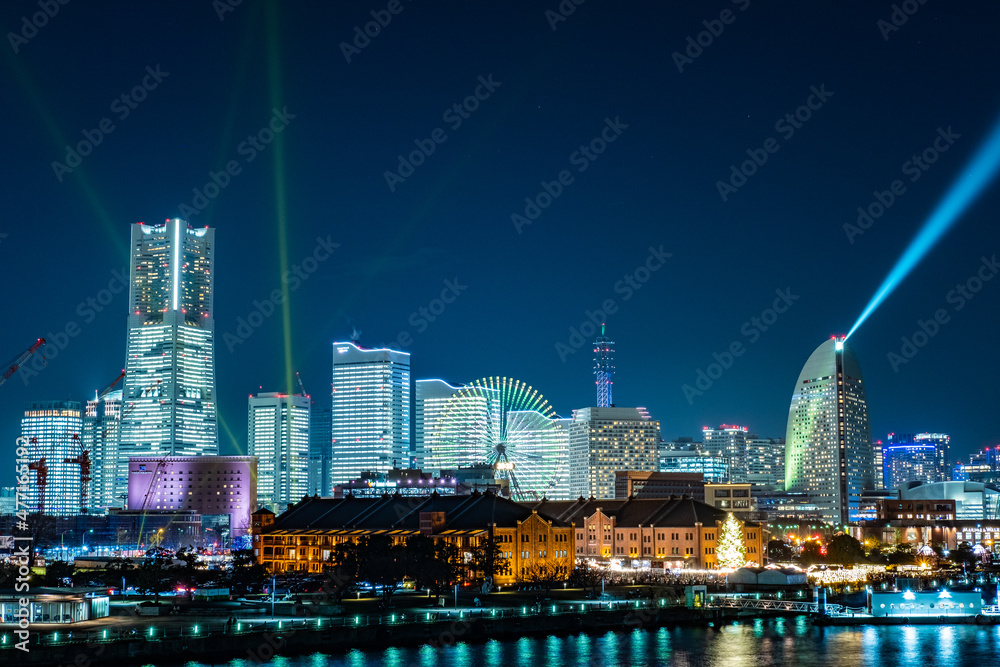 神奈川県横浜市みなとみらいのビルが全館点灯した夜景 神奈川県横浜市みなとみらいのビルが全館点灯した夜景