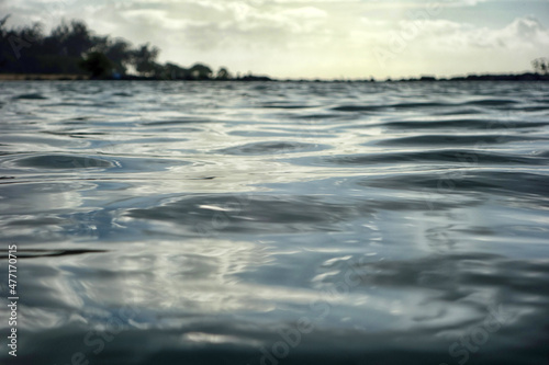 an der wasseroberfläsche