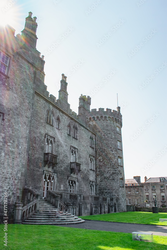 Fototapeta premium Folly Castle Structure in Lush Vibrant Forest