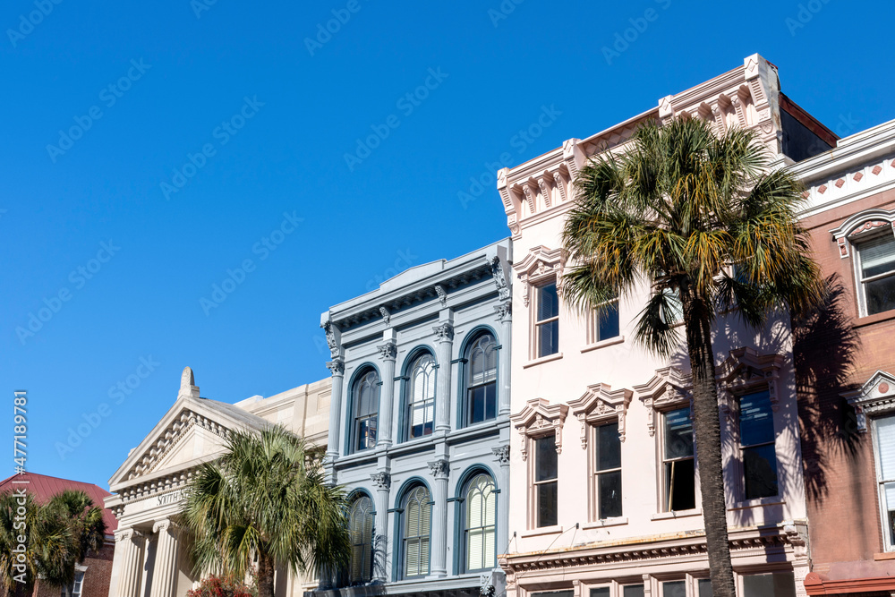 The historic Charleston old town is a popular slow travel luxury travel destination. 