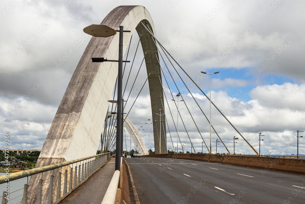 Detalhe da Ponte Juscelino Kubitschek, também conhecida como Ponte JK. Fica em Brasília e é obra dos arquitetos Alexandre Chan e Mário Vila Verde.