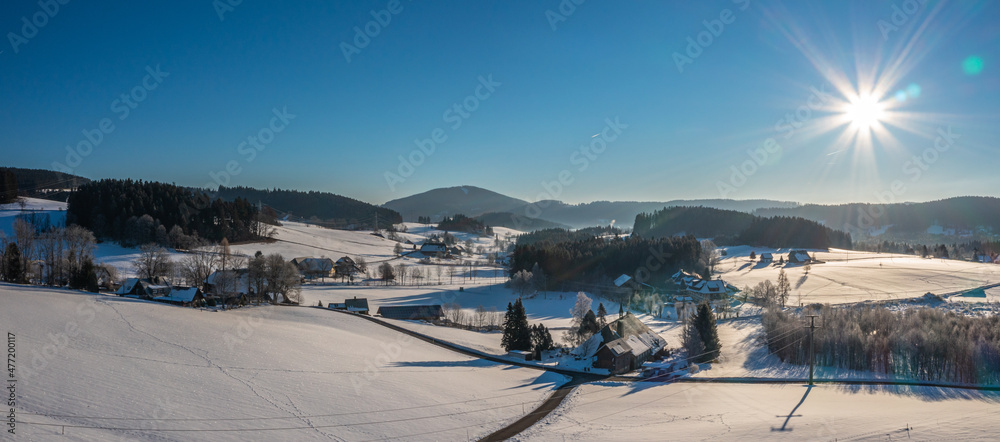 Obraz premium Snow-covered landscape at Christmas time in Hinterzarten in the Upper Black Forest, Germany