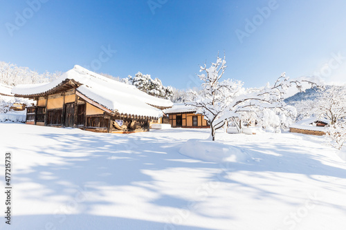 Snow scene in a traditional village with many snow © 포토그래퍼찰리채플린