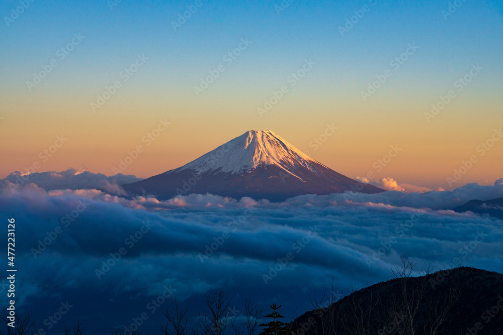 鳳凰三山からの風景　夕焼けの富士山と雲海