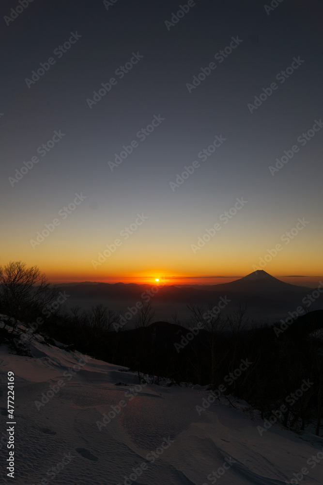 南アルプス（観音岳）　日の出　富士山