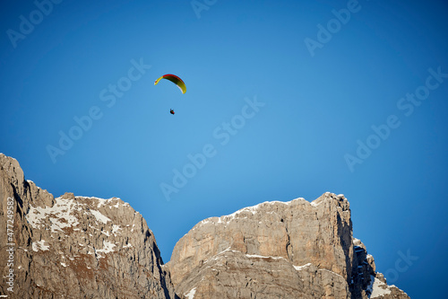 Gleitschirmfliegen in den Alpen