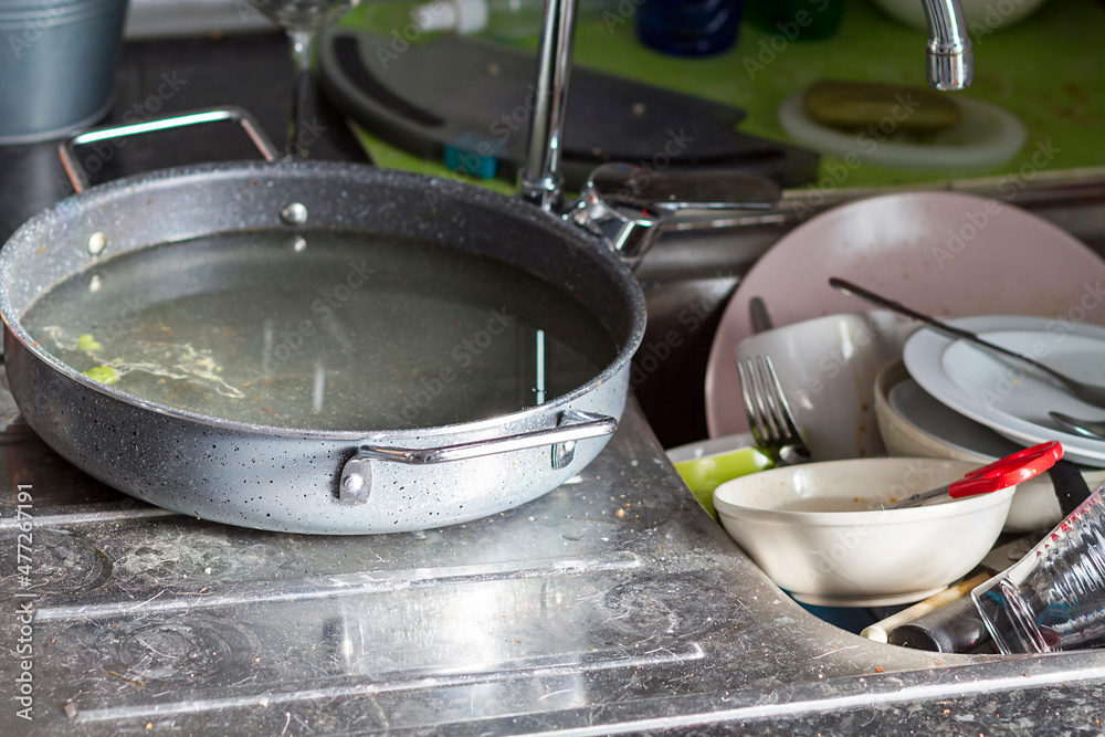 A very dirty and disastrous kitchen sink