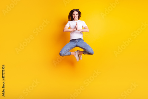 Εκτύπωση καμβά Full size photo of young attractive pretty girl jumper anticipation isolated ove