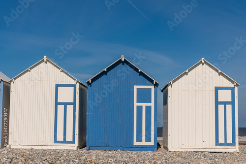 Les cabines de plages à Cayeux sur mer © Alonbou