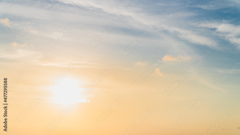 Obraz premium clouds and sun in sky