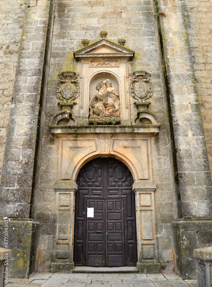 Portada de la Iglesia Colegiata de Santiago en Castellar, provincia de Jaén, Andalucía, España