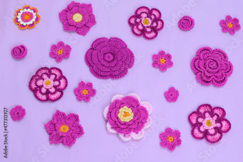 Crocheted flowers in different sizes on a white background
