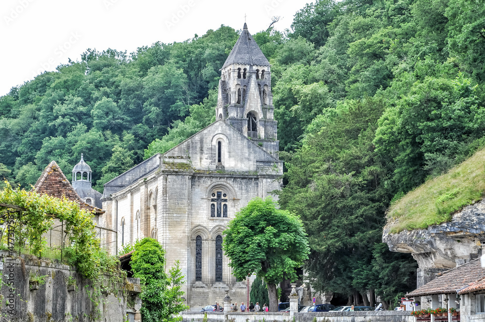 Today Brantôme is considered one of the most beautiful towns in the Dordogne department