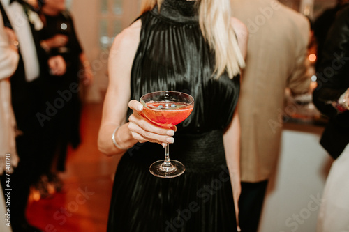 hand holding a cocktail 