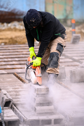 charpenter using a saw