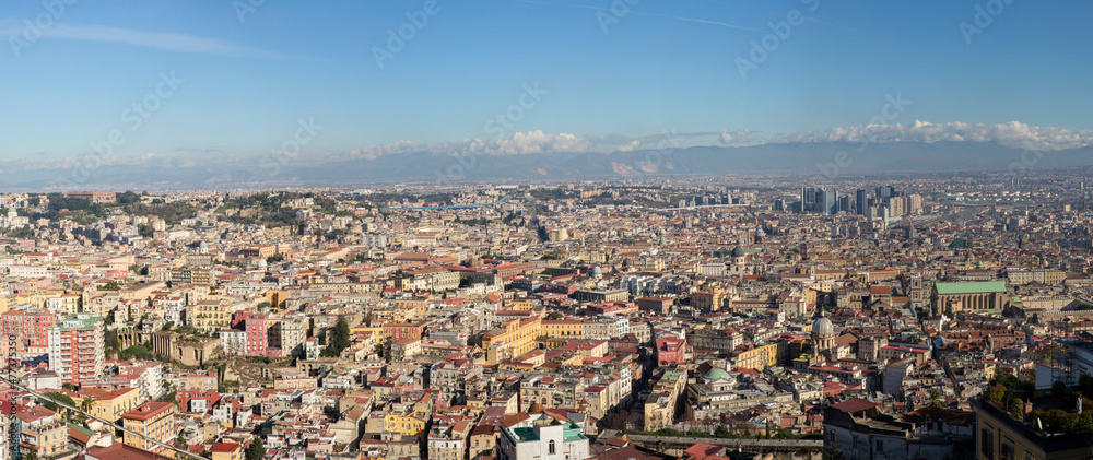 Panoramic view of the city of Naples from Vomero. The city extends up to the directional center, where the skyscrapers are, and Capodimonte park.