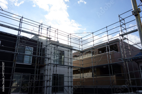 Wallpaper Mural 住宅地、建築現場の足場工事が建設を推進する Torontodigital.ca