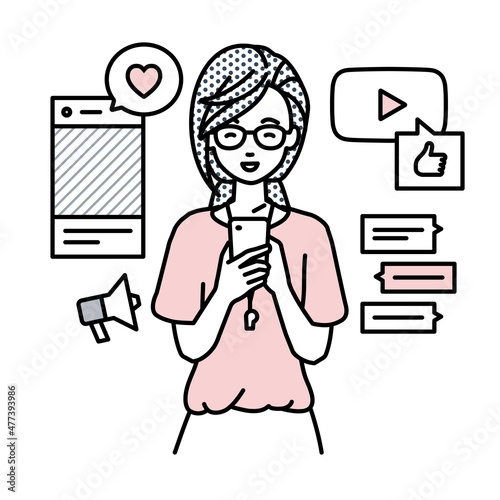 立ってスマートフォンでさまざまなSNSで楽しく交流する教師の女性