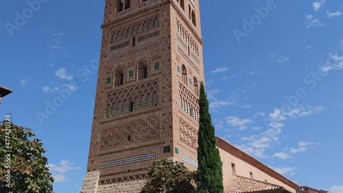 Hermosa torre de san Martín del siglo XIV y estilo mudéjar en la ciudad de Teruel, España