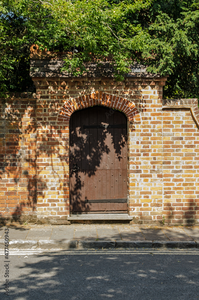 Naklejka premium Garden Gate in brick wall