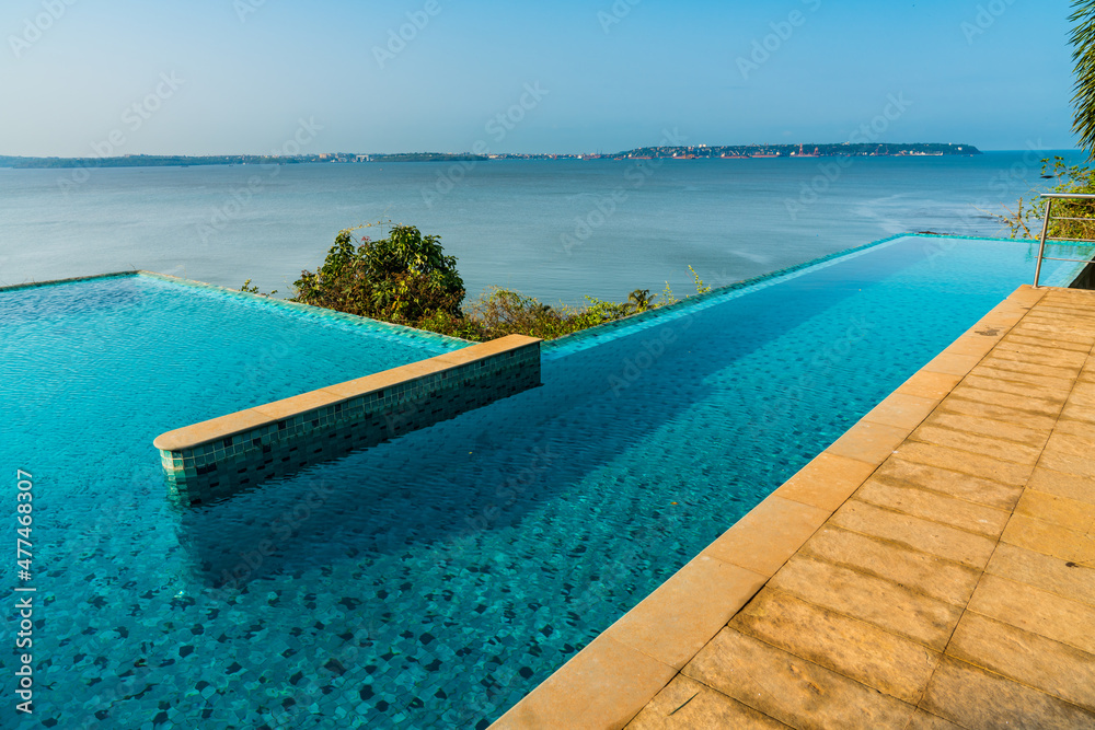 Fototapeta premium Close up Pool with a view