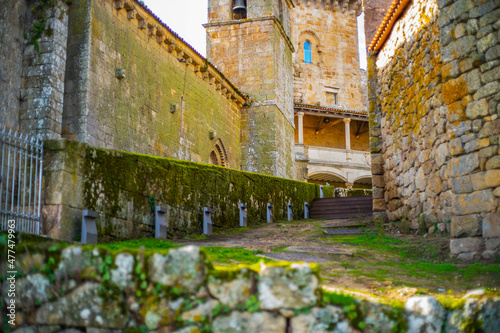 Fototapeta Naklejka Na Ścianę i Meble -  Path to the Castelo de Monterrei