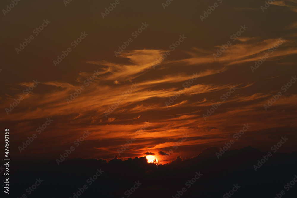 Obraz premium cloudy sunset