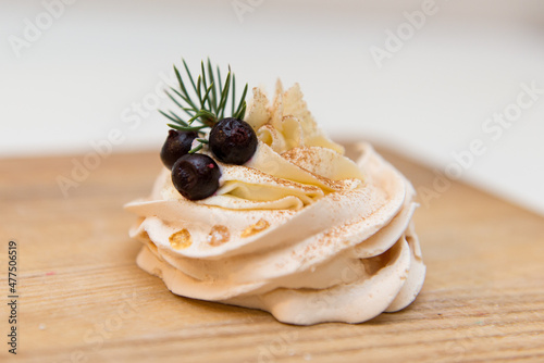 Obraz na płótnie Hand-made pavlova meringues. Natural, colorful and tasty. w salonie