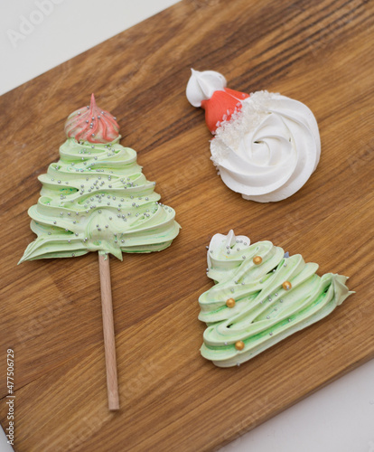 Obraz na płótnie Christmas sweet colored pavlova meringues w salonie