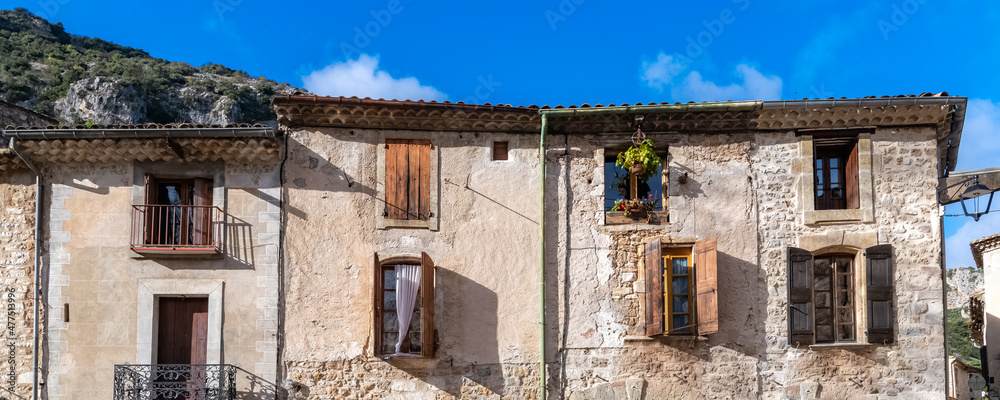 Saint-Guilhem-le-Desert in France, view of the village, typical street and houses
Saint-Guilhem-le-Desert in France, view of the village, typical street and houses