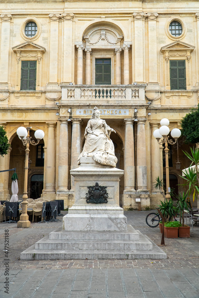 statue of queen Victoria Malta