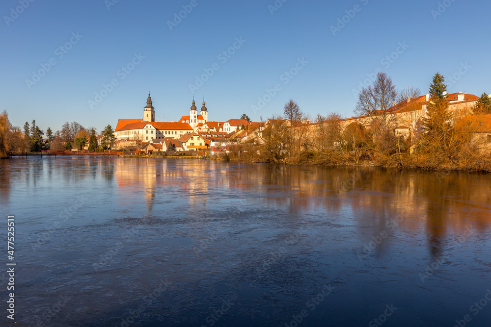 Fototapeta premium View of the city of Telc in the winter sunset..The picturesque castle and the historic center with the decorative facades of the houses belong to the UNESCO World Heritage Site, Czech Republic.