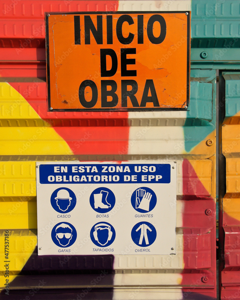 Cartagena, Colombia: Information (in Spanish) posted at a construction site specifies safety equipment and clothing required before beginning work - obrazy, fototapety, plakaty 