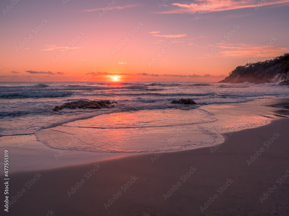 Fototapeta premium Coastal Sunrise with Sea Cliffs Frenchmans Beach Stradbroke Island