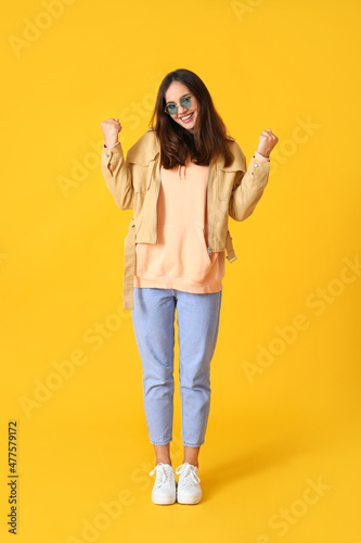 Happy young woman in stylis...