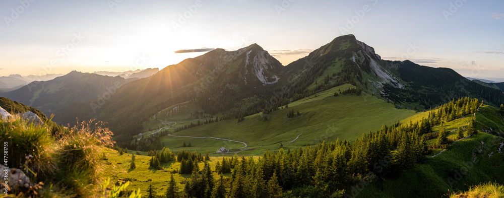 Fototapeta premium Sunset on the mountain, Sonntagshorn, Heutal, Unken, Pinzgau, Salzburger Land, Austria